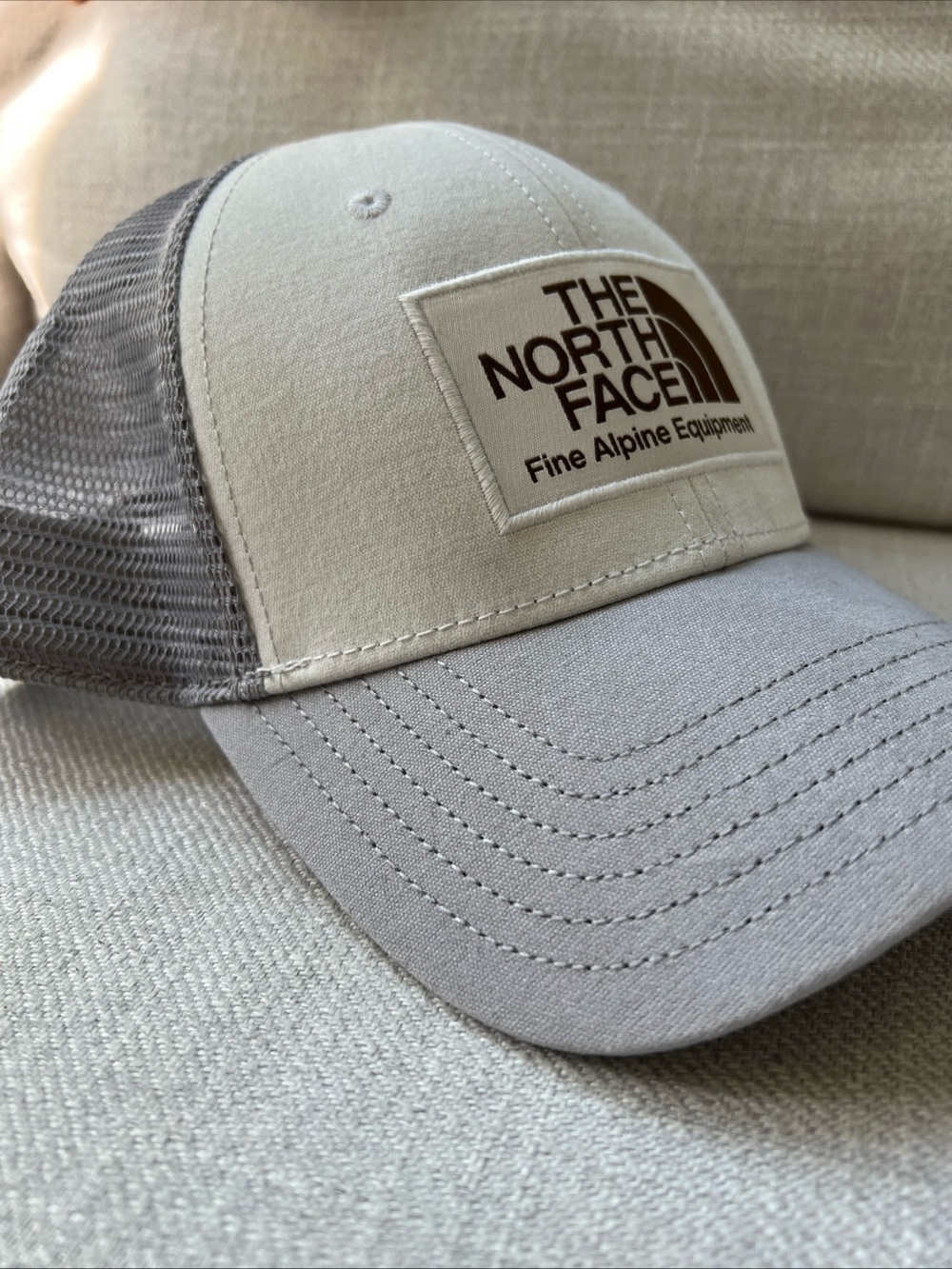 The North Face Two-Tone Light Gray Trucker Hat One Size women or men
